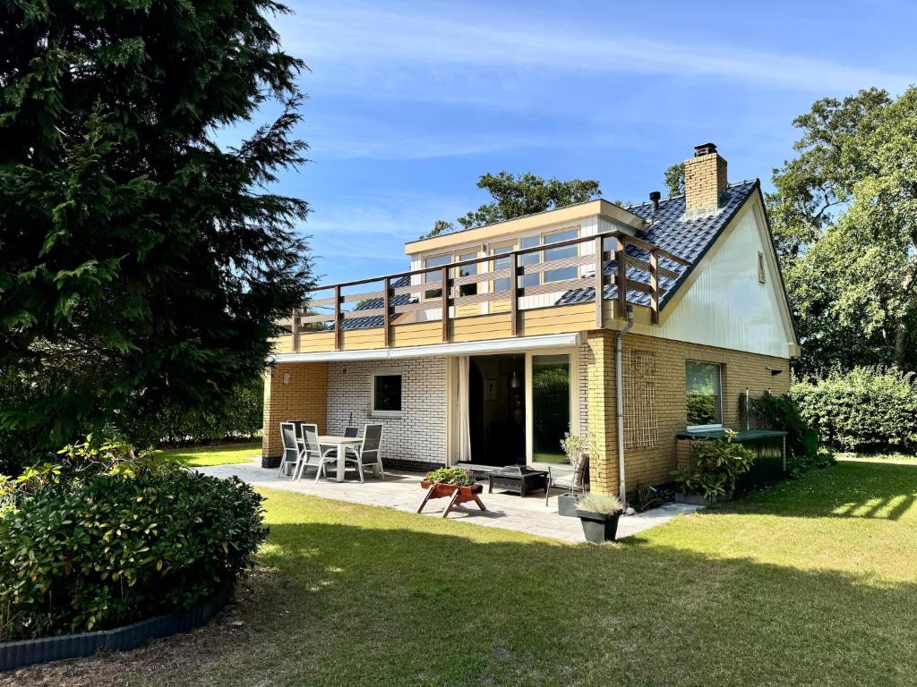Κήπος έξω από το Bungalow in Texel near Beach & Forest