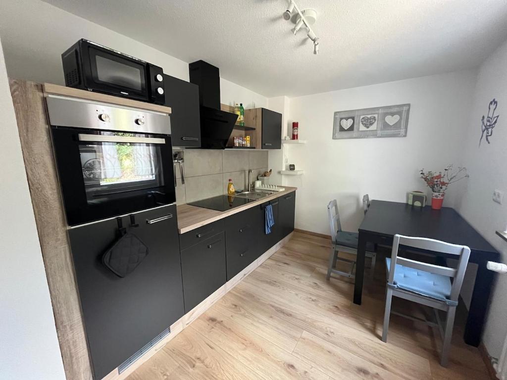 Η κουζίνα ή μικρή κουζίνα στο Apartment Waldidyll
