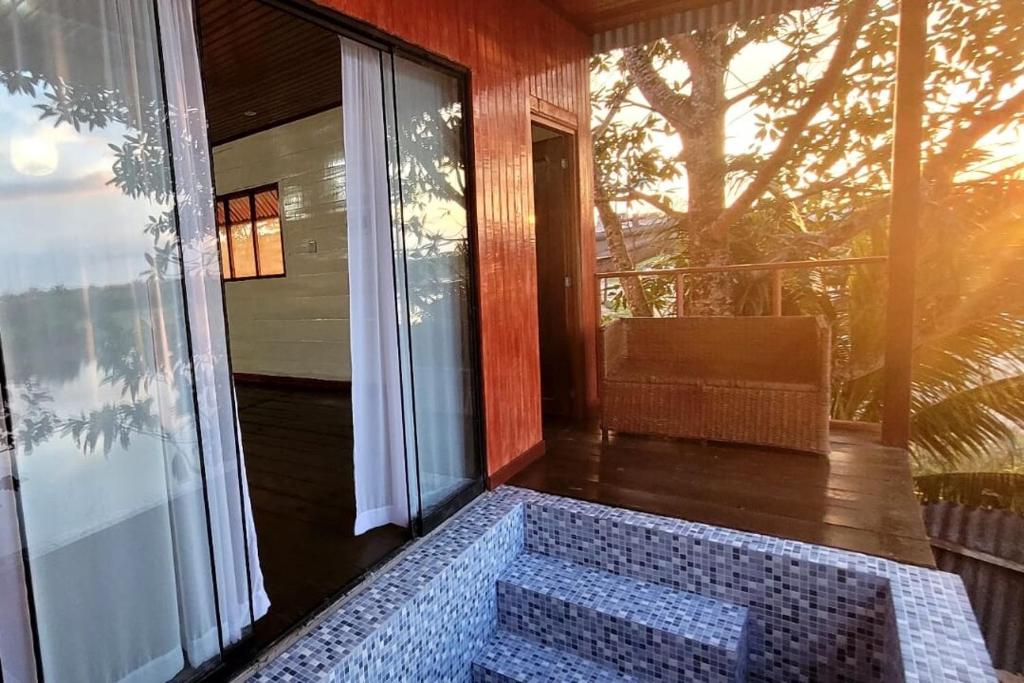 a balcony with a bath tub on a house at El Bullicio de la Cabaña in Iquitos