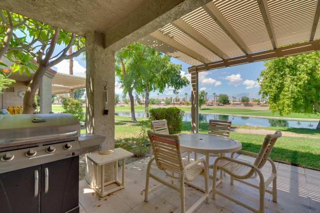 Αίθριο ή υπαίθριος χώρος στο Pool Access and On-Site Golf Palm Desert Retreat!