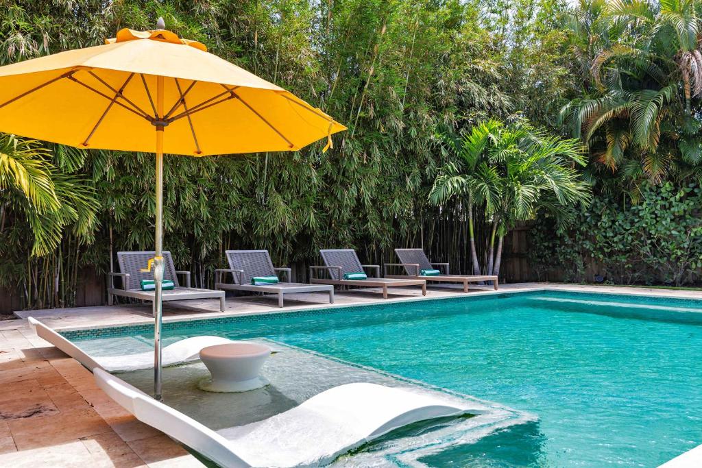 Πισίνα στο ή κοντά στο Luxury Tropical Family Oasis