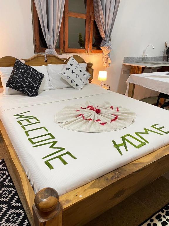 Zanzllywood Uroa Beach Suites Hotel Apartment