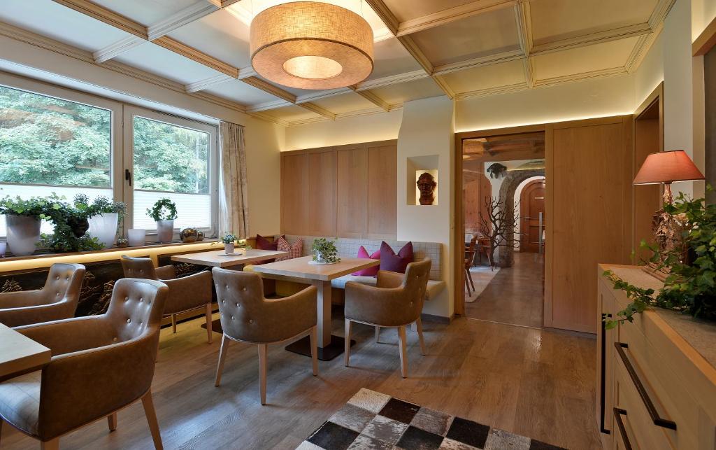 Posezení v ubytování Alpin Hotel Garni Eder - Private Living