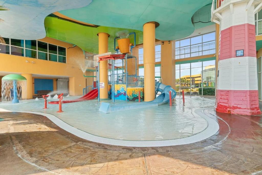 Swimmingpoolen hos eller tæt på Splash Bungalow