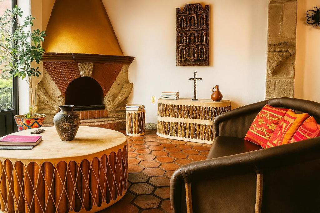 a living room with a table and a fireplace at Villa Coyoacán Colonial in Mexico City