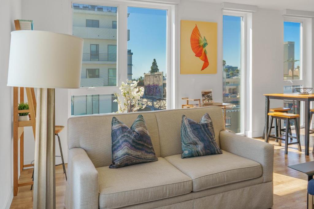 Posezení v ubytování StaysPro - luxury Apartments minutes to everything Los Angeles