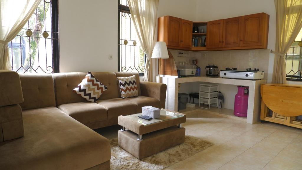 Η κουζίνα ή μικρή κουζίνα στο Villa Dalia Puncak NA4-11