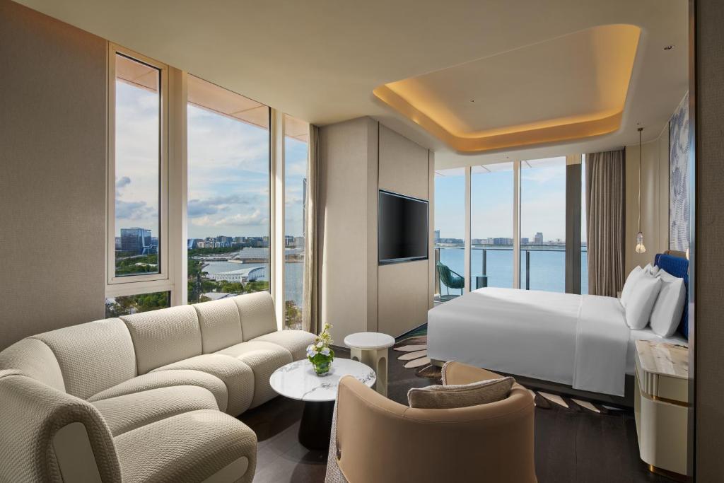 Postel nebo postele na pokoji v ubytování Hotel Indigo Shanghai Harbour City