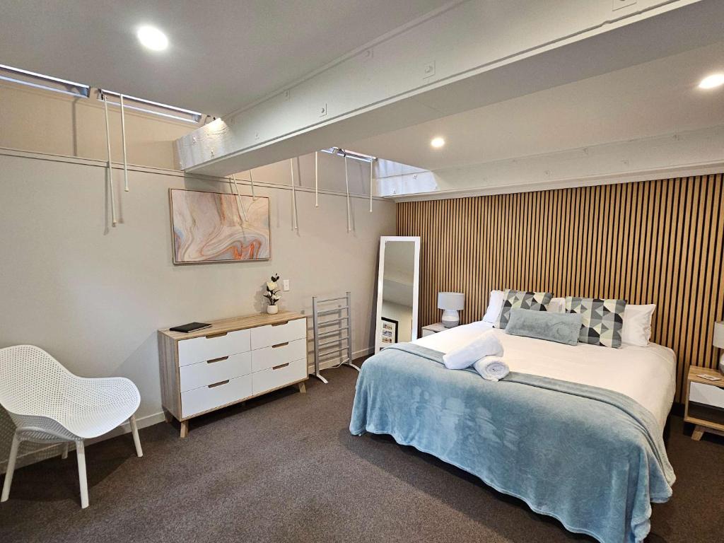 Beautiful Apartment Surrounded by Native Bush - Resim 6