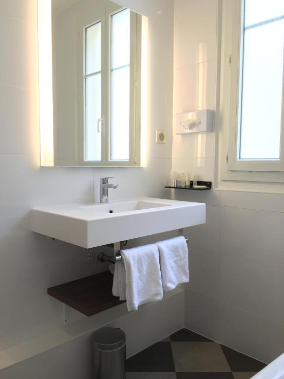 Hôtel Paris Vaugirard - Resim 31