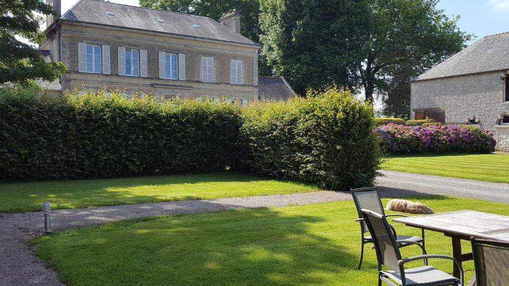 Zahrada ubytování La Fresnée chambres d'hôtes