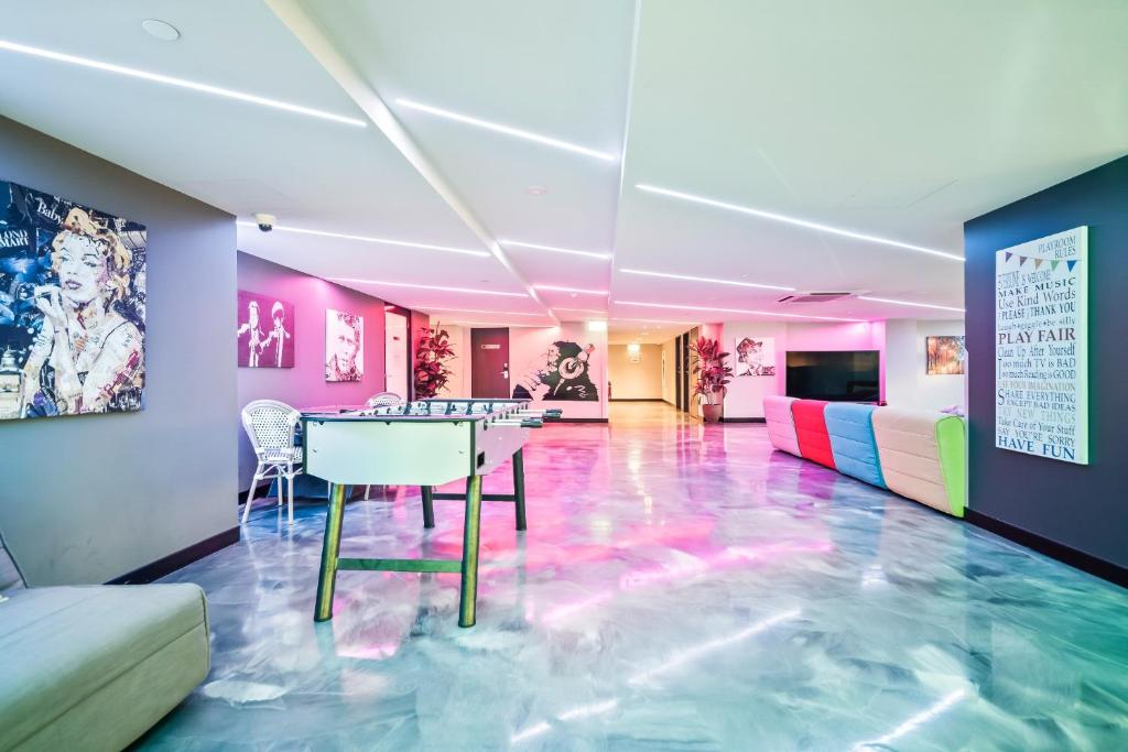 Studio 8 Residences - Adults Only - Resim 13