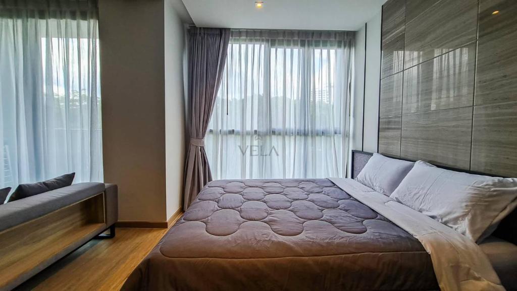 Giường trong phòng chung tại Sea View Room Great Location