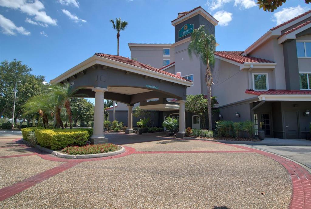 a hotel with a gazebo in front of a building at La Quinta by Wyndham Orlando I Drive/Conv Center in Orlando