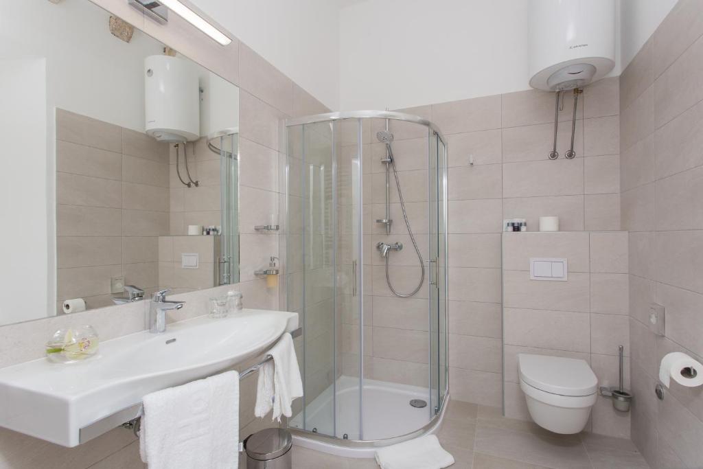 Klarisa Palace Rooms - 17