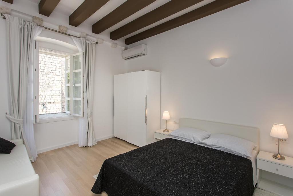 Klarisa Palace Rooms - 15