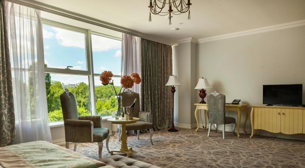 Bristol Central Park Hotel - Deluxe Double Or Twin Room With City View