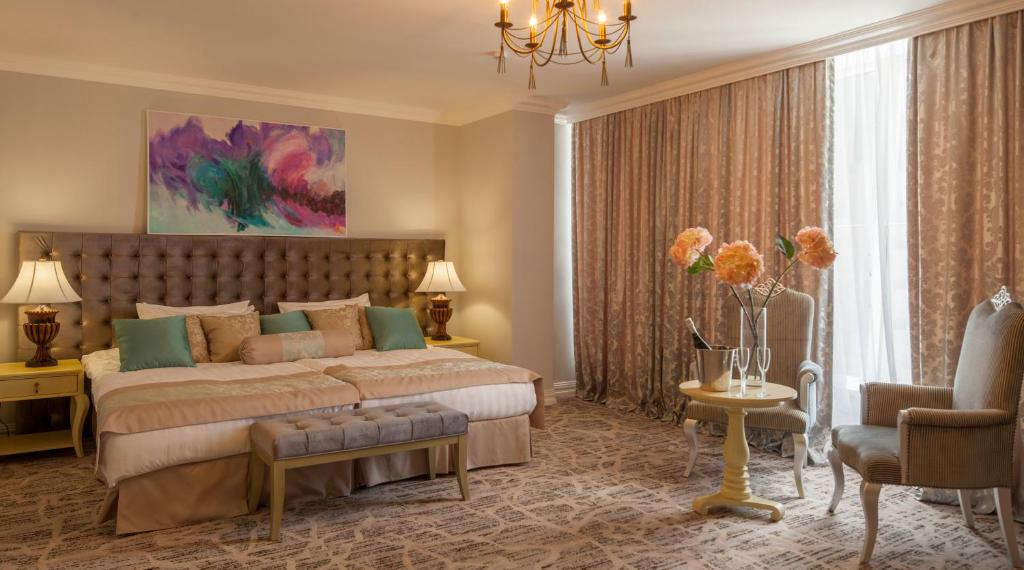 Bristol Central Park Hotel - 
