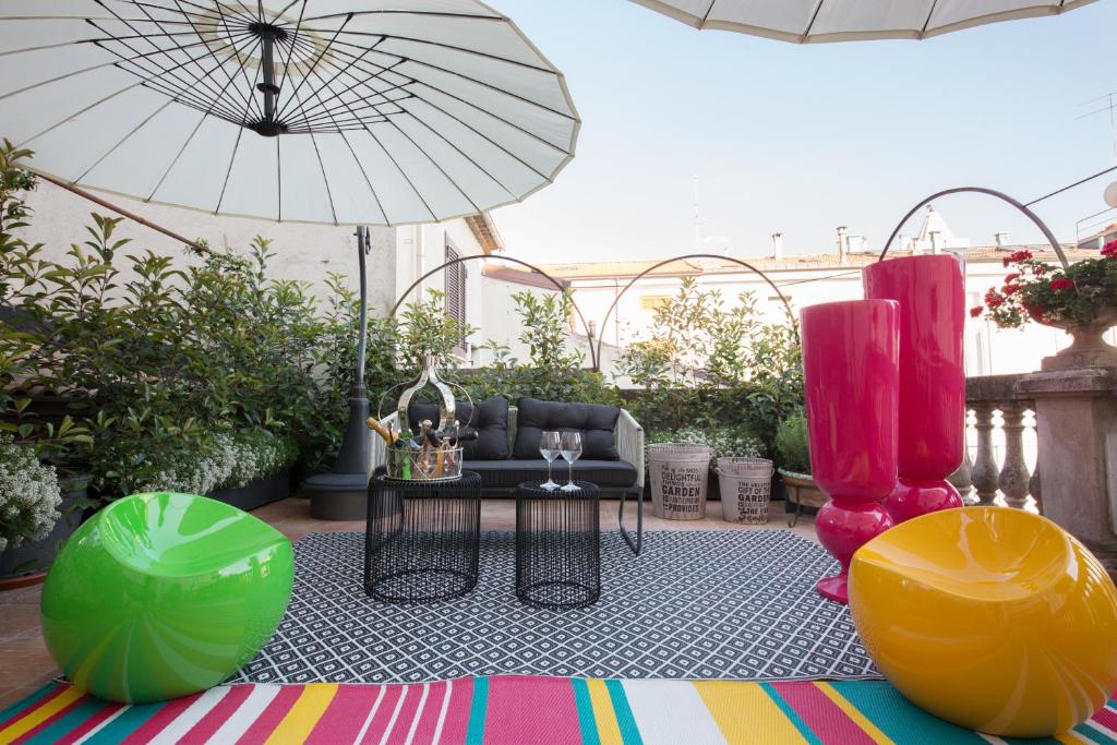 Patio lub wspólna przestrzeń na świeżym powietrzu w obiekcie Palazzo Cannavina Suite & Private SPA
