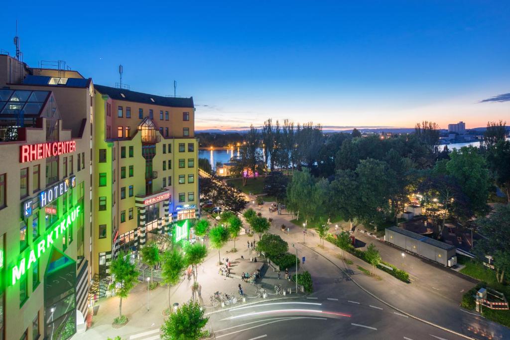 Nespecifikovaný výhled na destinaci Weil am Rhein nebo výhled na město při pohledu z hotelu