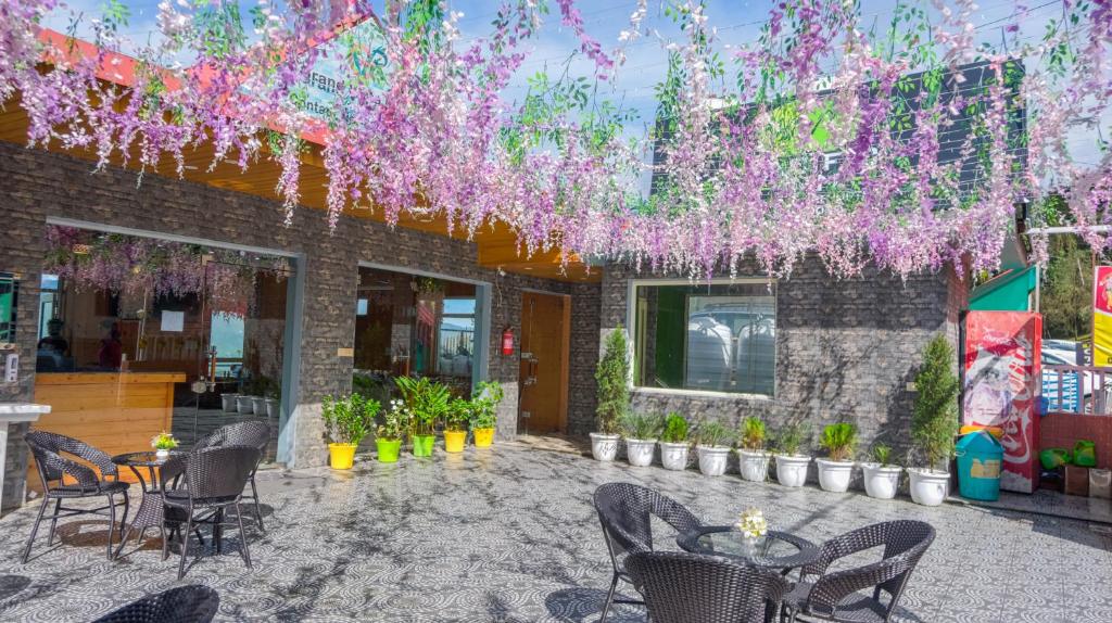 Κήπος έξω από το Pacific Inn Mussoorie