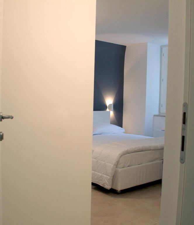 Lamia Room Rentals - 9