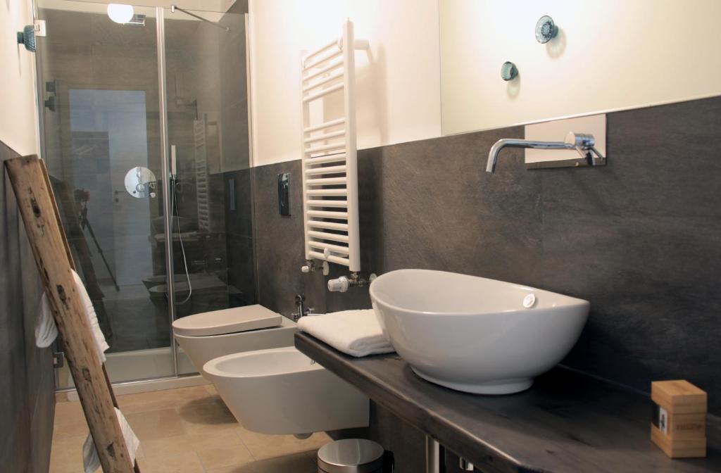 Lamia Room Rentals - 18