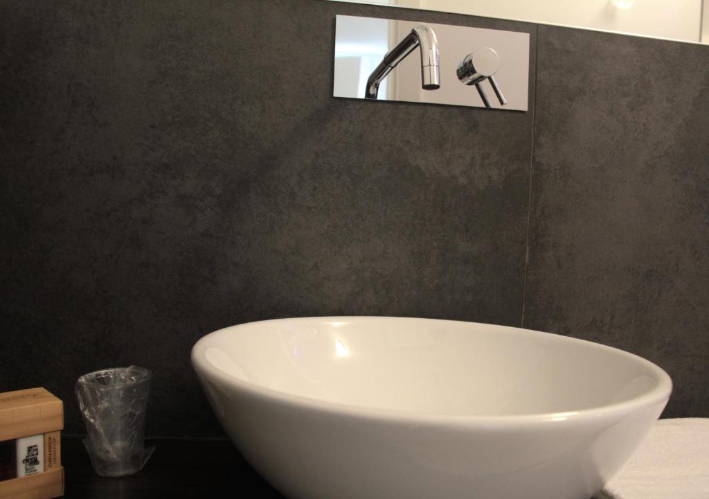 Lamia Room Rentals - 12