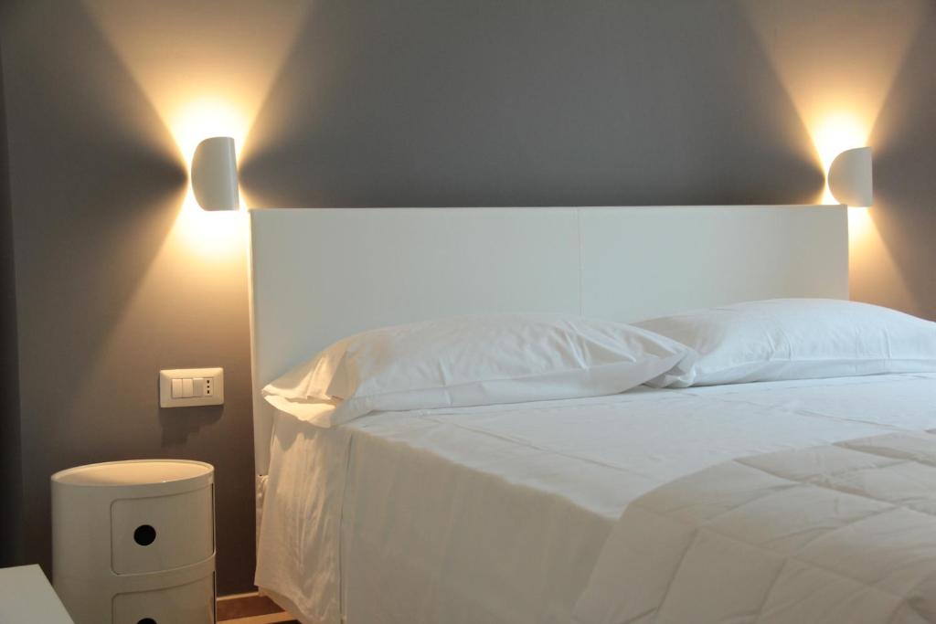 Lamia Room Rentals - 2