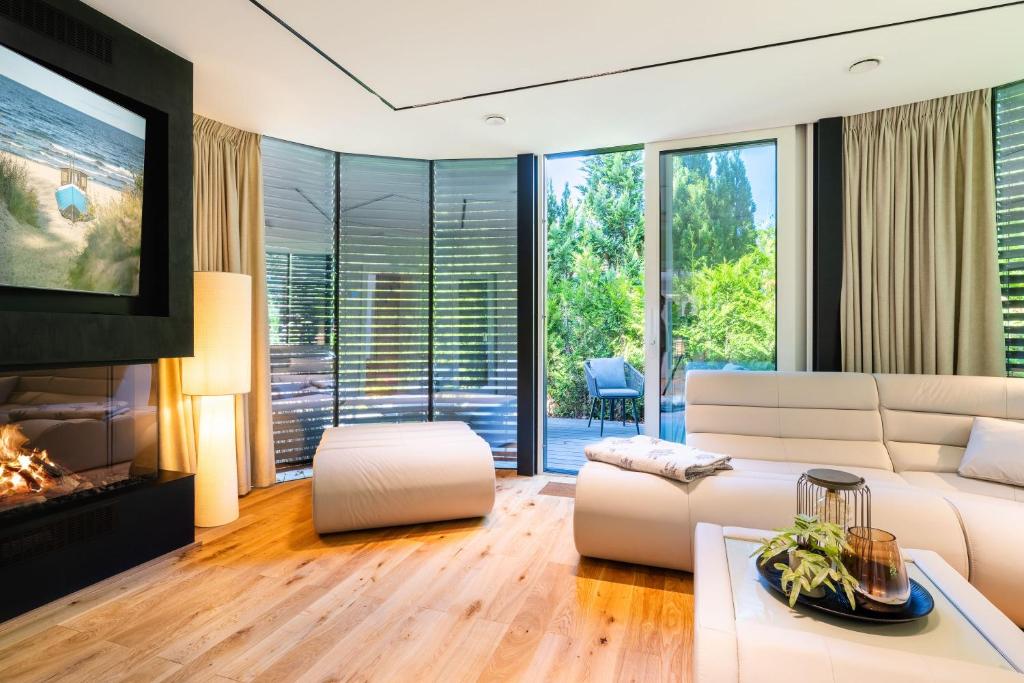 a living room with a white couch and a fireplace at Strandhaus in Bansin