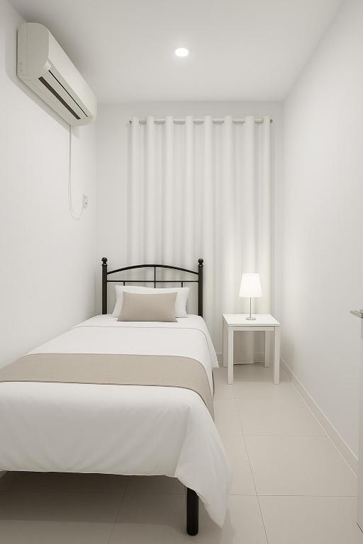 Postel nebo postele na pokoji v ubytování Downtown Private room