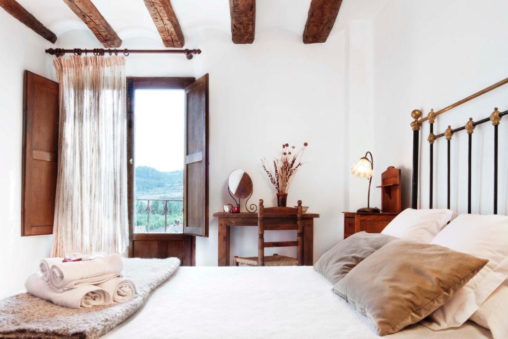 a bedroom with a large bed and a window at Casa La Sabina Rural in Calomarde