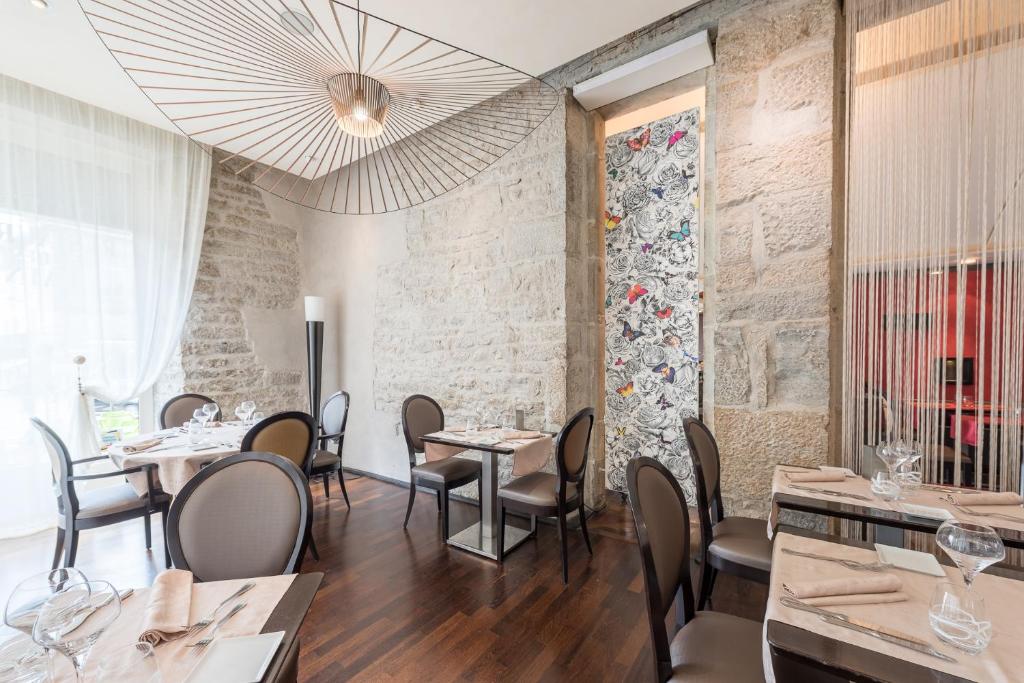 Posezení v ubytování Logis Grand Hôtel Des Bains