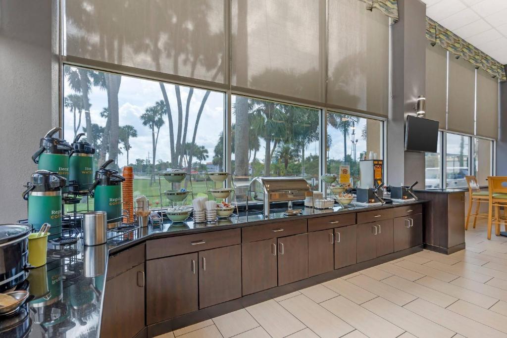 Quality Inn Bradenton North I-75 photo