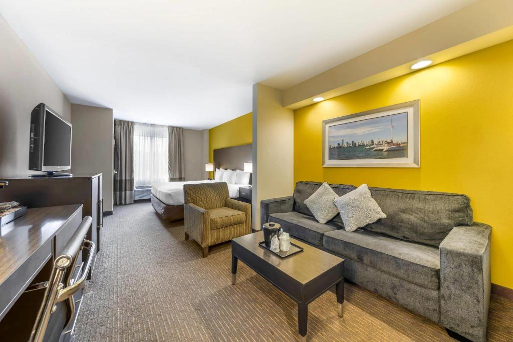 Comfort Suites Miami Airport North - 