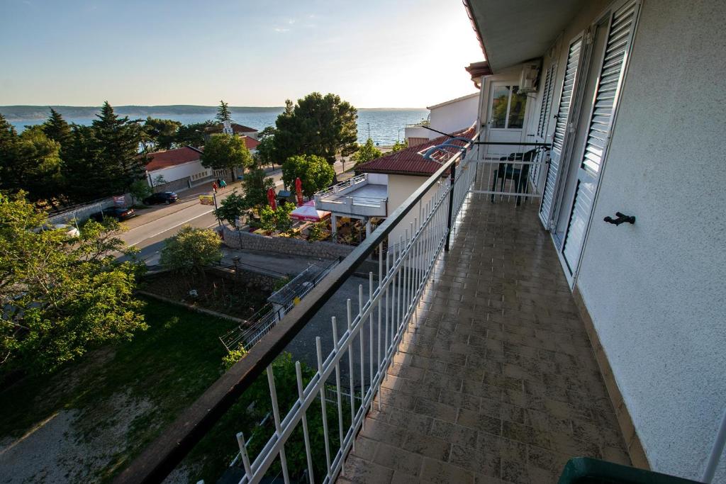 Un balc&oacute;n o terraza en Diana Rooms and Apartments