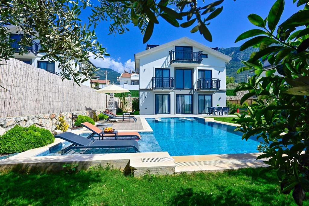 Hồ bơi trong/gần Karya Luxury - Holiday Villa with Private Pool for 6 People in Hisarönü