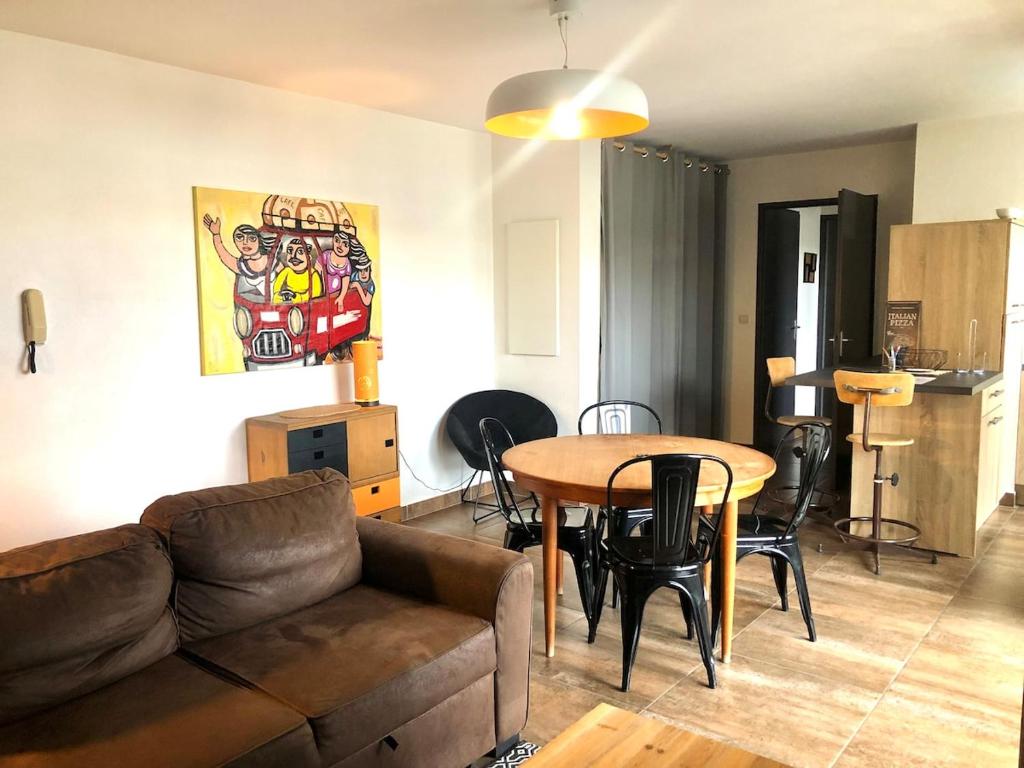 Posezení v ubytování Bel appartement cosy kennedy proche centre ville