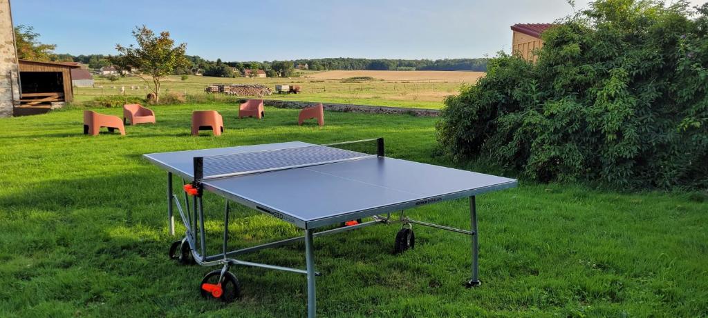 a ping pong table in the middle of a field at Le Clos des chênes rouges in Corrobert