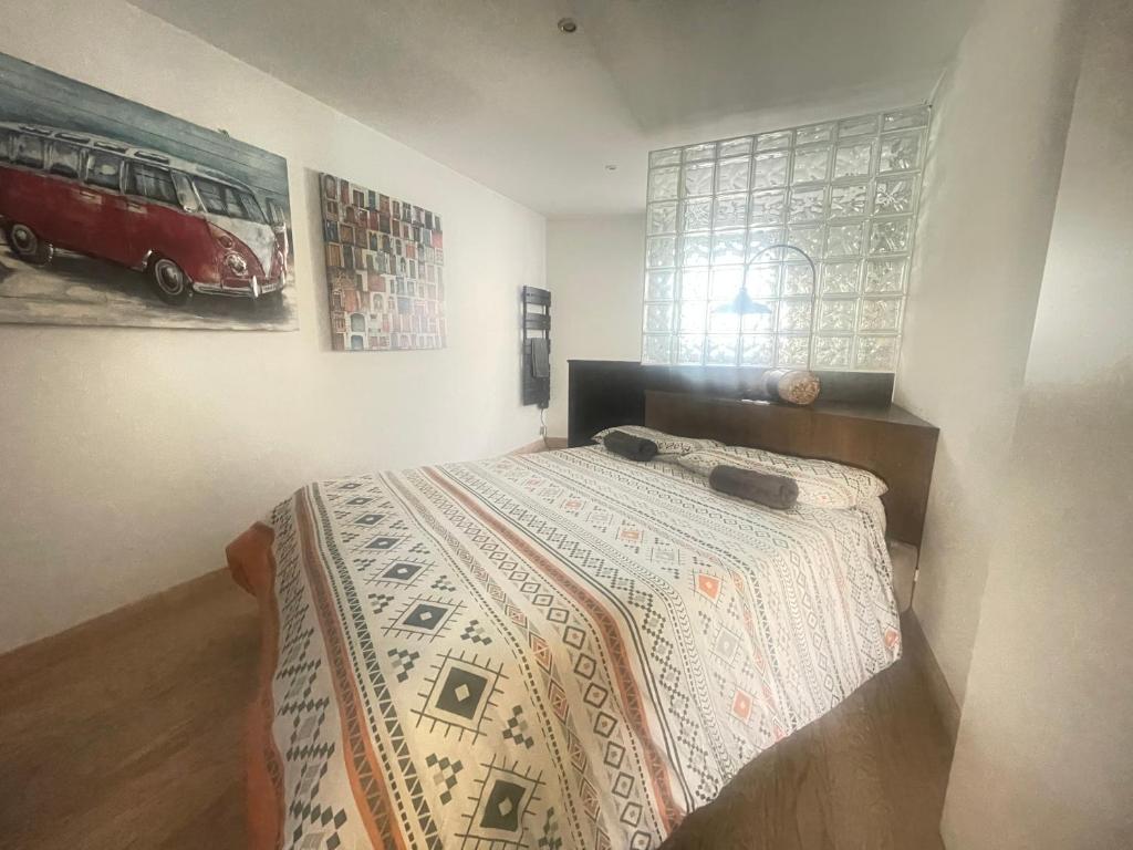Ένα ή περισσότερα κρεβάτια σε δωμάτιο στο Cozy Alpine Stay Séjour cosy au centre