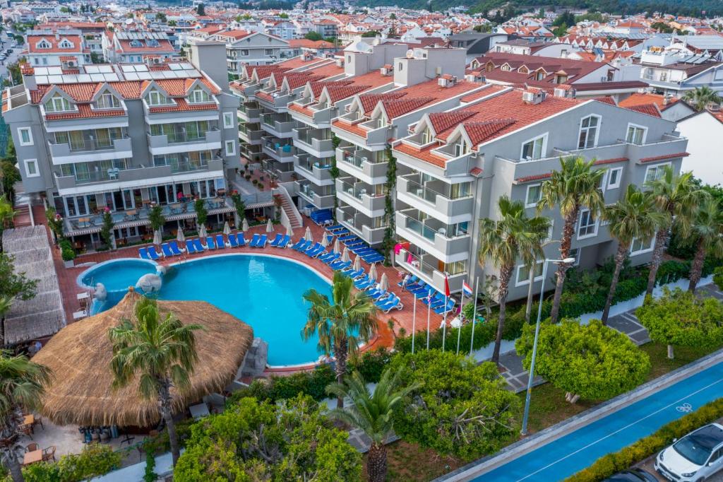 Kolam renang di atau dekat dengan Begonville Hotel