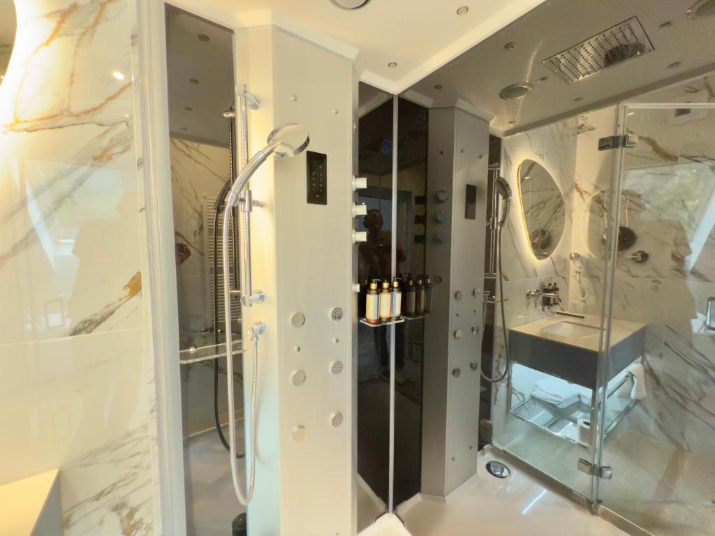 Hotel Zhong Hua - Resim 38