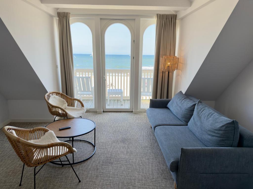 
Deluxe Suite with Spa Bath
