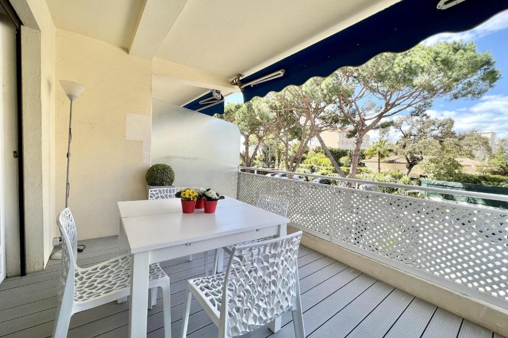 Beautiful T2 large terrace near Center & sea
