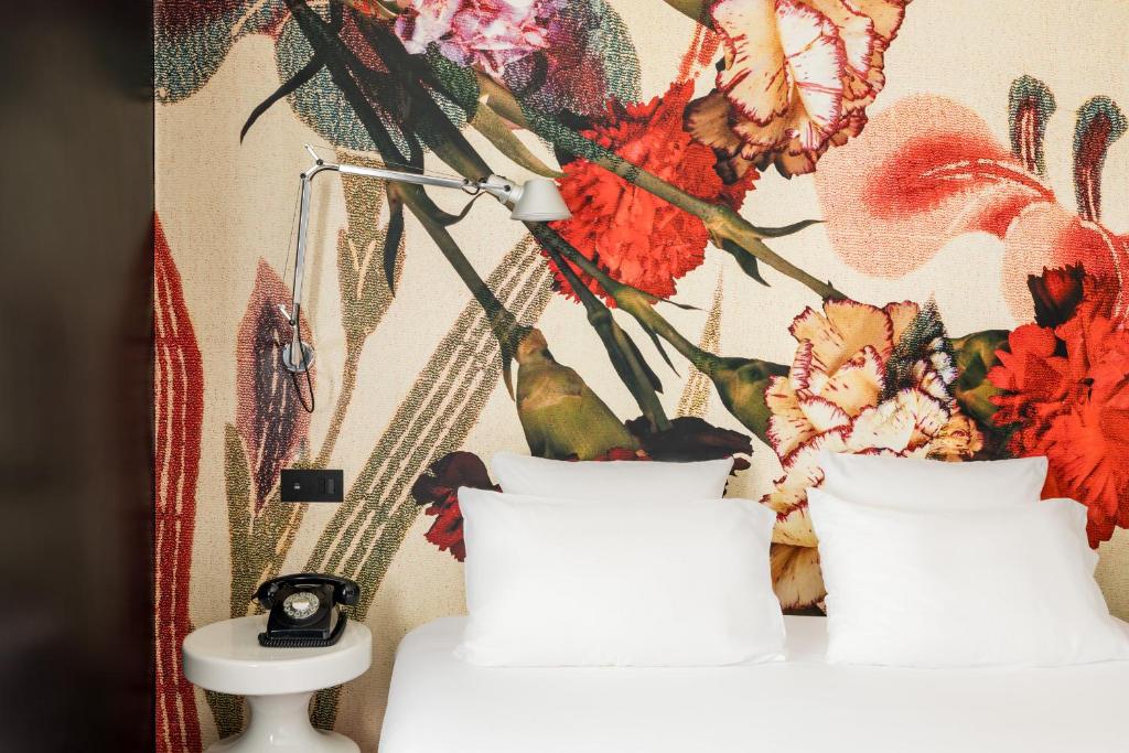 Hôtel du Petit Moulin, Haute Couture hotel by Lacroix - 1