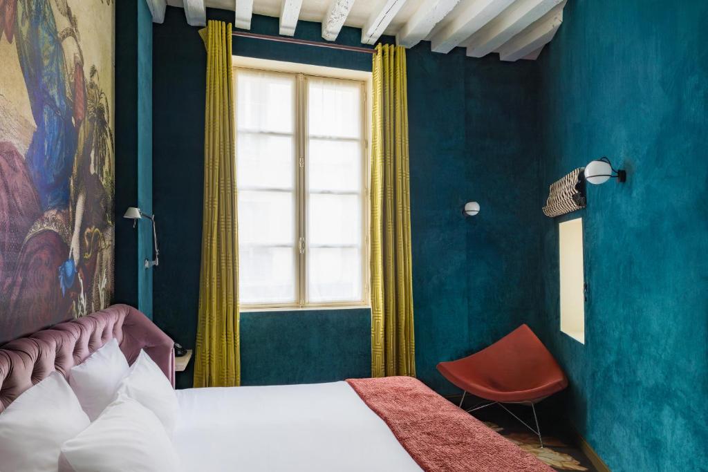 Hôtel du Petit Moulin, Haute Couture hotel by Lacroix - 6