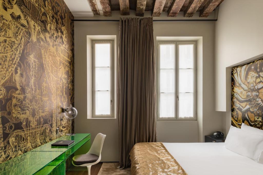 Hôtel du Petit Moulin, Haute Couture hotel by Lacroix - 16