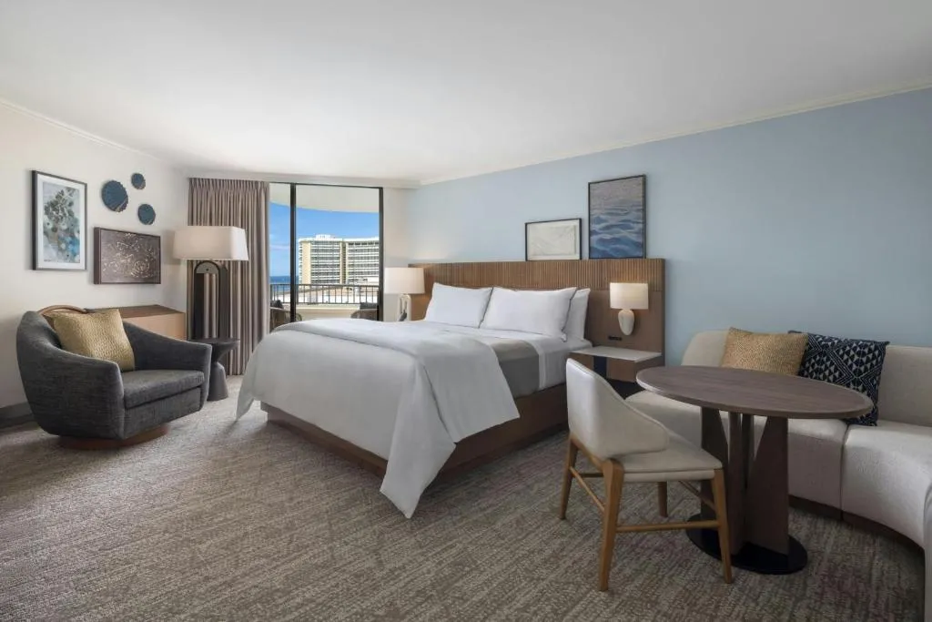 Newly Renovated Tower Partial Ocean View, Larger Guest room, 1 King
