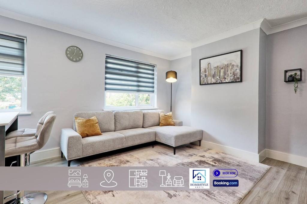 Χώρος καθιστικού στο 5BDR Apartment By Homestyles Hosts Short Lets & Serviced Accommodation Widford With Free WiFi & Free Parking