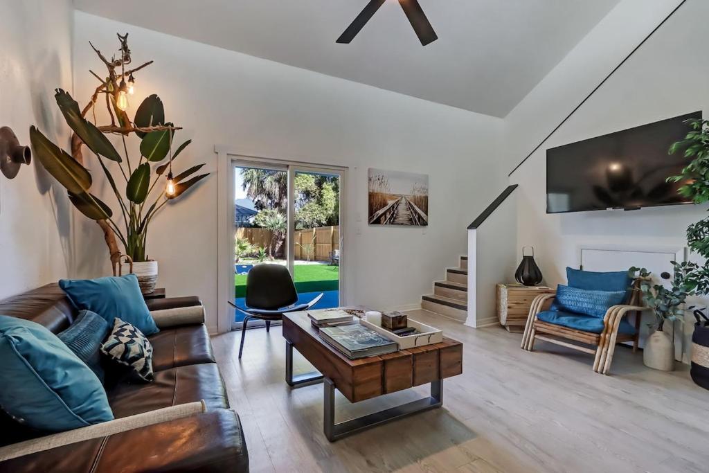 Et opholdsområde på Classy Bohemian Beach Cabana- Close to Beach